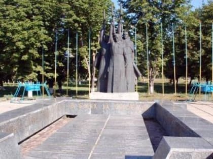 луганские школьники будут ухаживать за памятниками