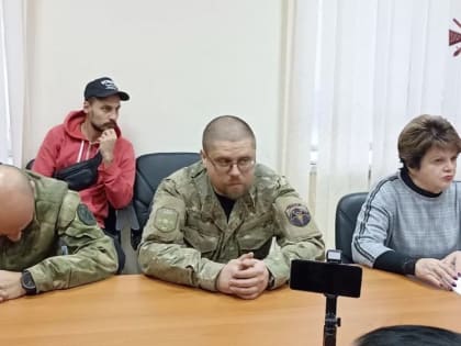 На днях в Донецке, в помещении Общественной палаты ДНР Союз добровольцев Донбасса и Почта Донбасса представили памятный 