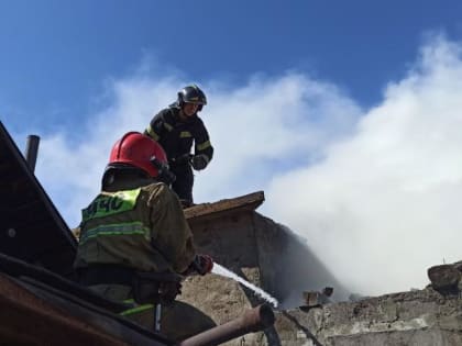 Огнеборцы спасли на пожаре 86-летнюю жительницу Ровенек ЛНР