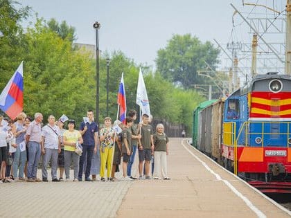 Работники РЖД передали железнодорожникам из ЛНР гумпомощь в виде стройматериалов