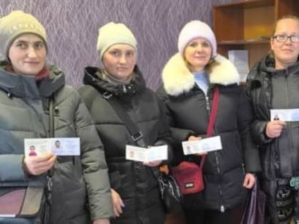 МНОГОДЕТНЫЕ СЕМЬИ ЛНР ПОЛУЧИЛИ УДОСТОВЕРЕНИЯ