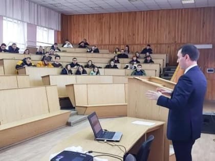Исполняющий обязанности руководителя Луганского УФАС России Руслан Джалюков провел открытую лекцию для студентов далевск