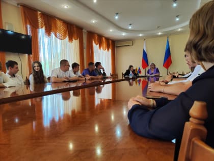 В Луганске отметили отличившуюся молодежь