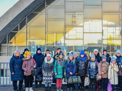 На Кремлевскую елку в Москву отправились еще более 250 детей из ЛНР