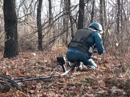 Более сотни взрывоопасных предметов каждый день обезвреживают пиротехники МЧС России в Луганской Народной Республике