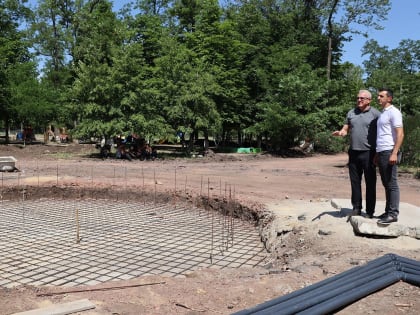 До конца лета в Краснодоне по народной программе «Единой России» завершат реконструкцию парка «Молодая гвардия»