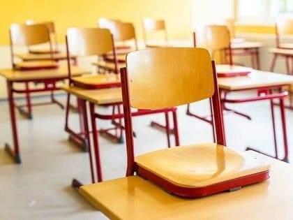 Строители оборудуют по московским стандартам школу № 51 в Луганске, поврежденную в 2014-м году