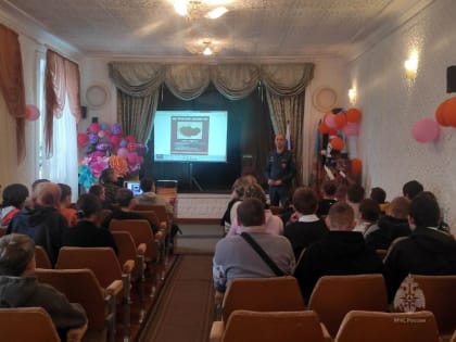 Антрацитовские спасатели продолжают профилактическую работу в учебных заведениях