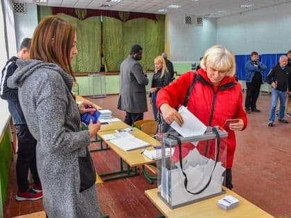 Международные наблюдатели на данный момент не зафиксировали нарушений на референдуме в ЛНР