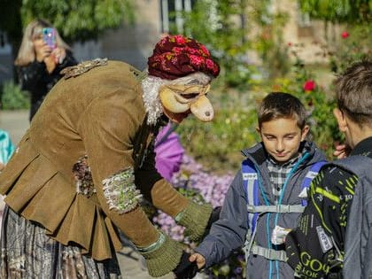 Луганский театр кукол открыл 85-й сезон премьерой спектакля "Аистенок и пугало"