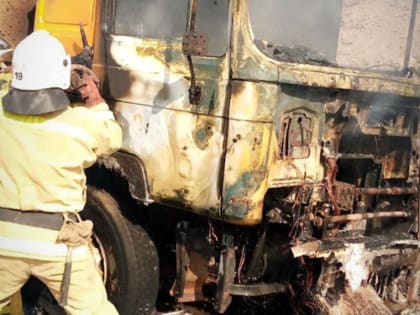 Грузовой автомобиль загорелся в Алчевске ЛНР