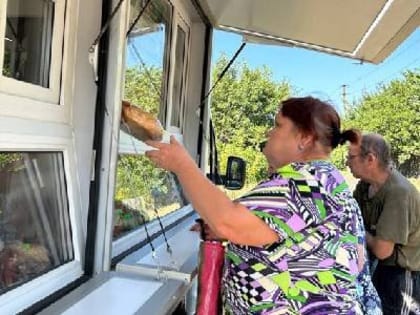 АВТОЛАВКА ЗАРАБОТАЛА В ОТДАЛЕННЫХ НАСЕЛЕННЫХ ПУНКТАХ КРАСНОГО ЛУЧА