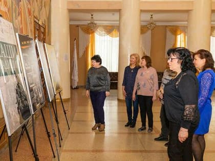 Выставка о Гагарине в День космонавтики открылась в театре на Оборонной