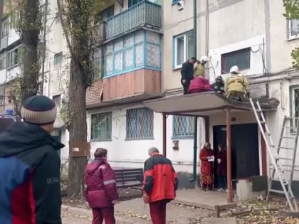 Луганские спасатели оказали помощь сорвавшемуся строителю