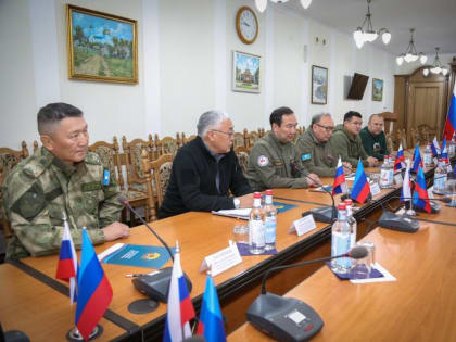 Леонид Пасечник: Встретился в Луганске с участниками делегации из Республики Саха (Якутия)