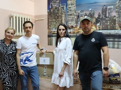 Единороссы передали помощь пострадавшим от обстрела луганчанам, временно проживающим в ПВР