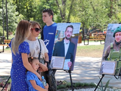 «Единая Россия» организовала в Луганске вторую выставку «Единая Россия – единая Победа»