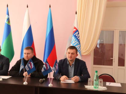 Рабочая встреча по вопросам создания местного отделения «Единой России» и вручение партбилетов прошло в Брянке