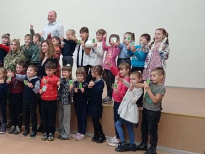 Сотрудники ОГИБДД ОМВД России «Марковский» совместно с сотрудниками оператора МКС ознакомили с правилами дорожного движе