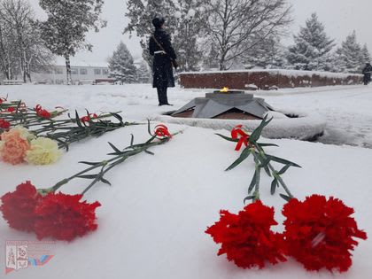 Жители Краснодона провели митинг в день 80-летия освобождения города от фашистов