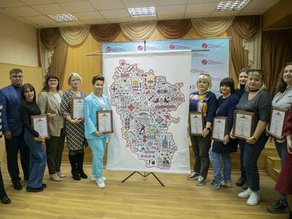 Министр культуры наградил участниц всероссийского фестиваля "Вышитая Россия" из ЛНР