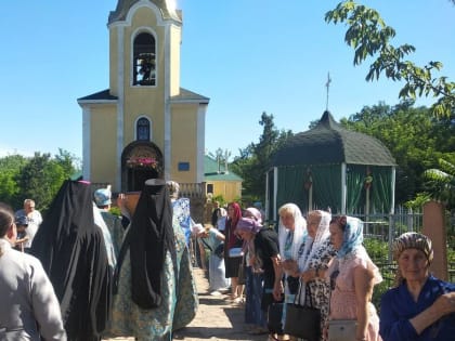 В ЛНР прихожане монастыря встретили список Луганской иконы Пресвятой Богородицы