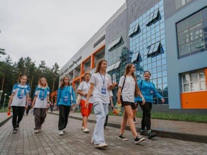 Луганские школьники узнали о финансовой грамотности и встретились с ректором опорного вуза Кузбасса