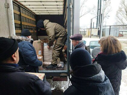 Журналист Юлия Витязева передала гумпомощь педагогам Горского и Золотого