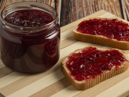 Варенье или сгущенка: диетолог рассказал, в каком продукте больше сахара