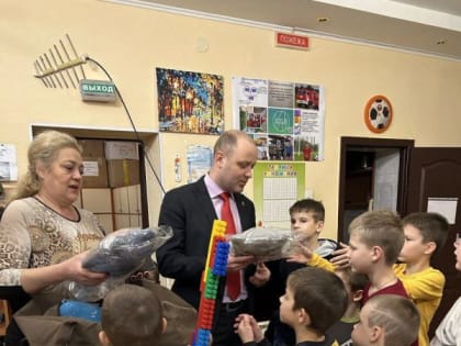 Врио министра образования и науки ЛНР Дмитрий Шевченко посетил с рабочей поездкой Луганский детский дом, сообщили в Мино