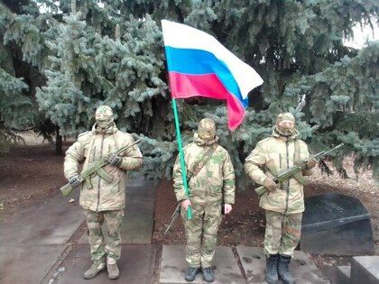 Росгвардейцы к 80-летию освобождения Станично-Луганского района почтили память героев ВОВ