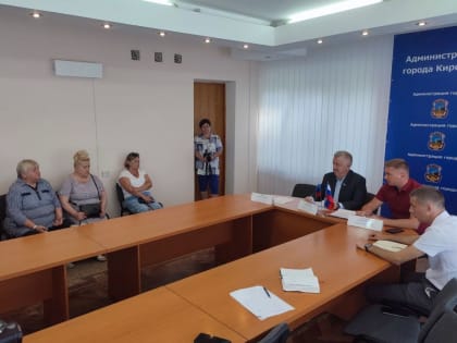 Прием граждан в Кировске: депутаты обсуждают острые проблемы