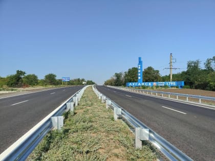 Продолжаются работы на трассе от КПП Изварино до Луганска