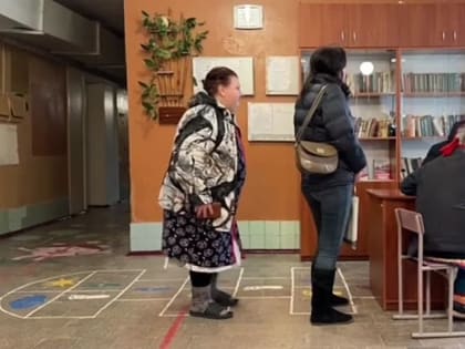 Волонтеры Народного фронта ЛНР продолжают собирать подписи в поддержку выдвижения кандидатуры Владимира Путина на выбора