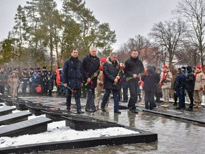 Торжественные мероприятия прошли в Луганске в честь 80-летия со дня освобождения города