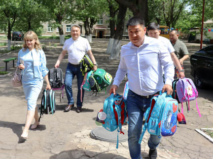 Делегация Элисты посетила воспитанников Антрацитовской школы-интерната