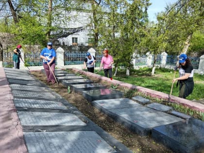 Жители ЛНР облагородили порядка 100 памятных мест и воинских захоронений в рамках Всероссийского субботника