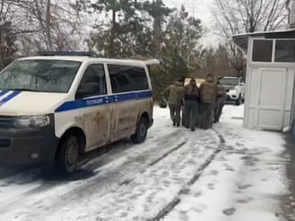 Полицейские передали подарки социально-реабилитационнму центру для несовершеннолетних в Луганске
