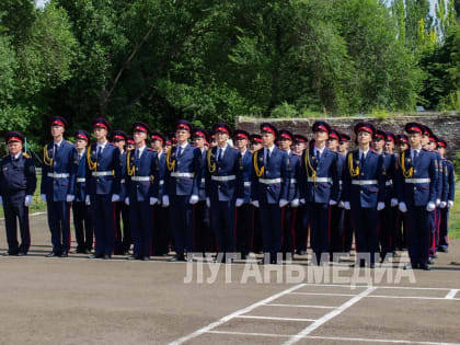 В Луганском кадетском корпусе прошел последний звонок