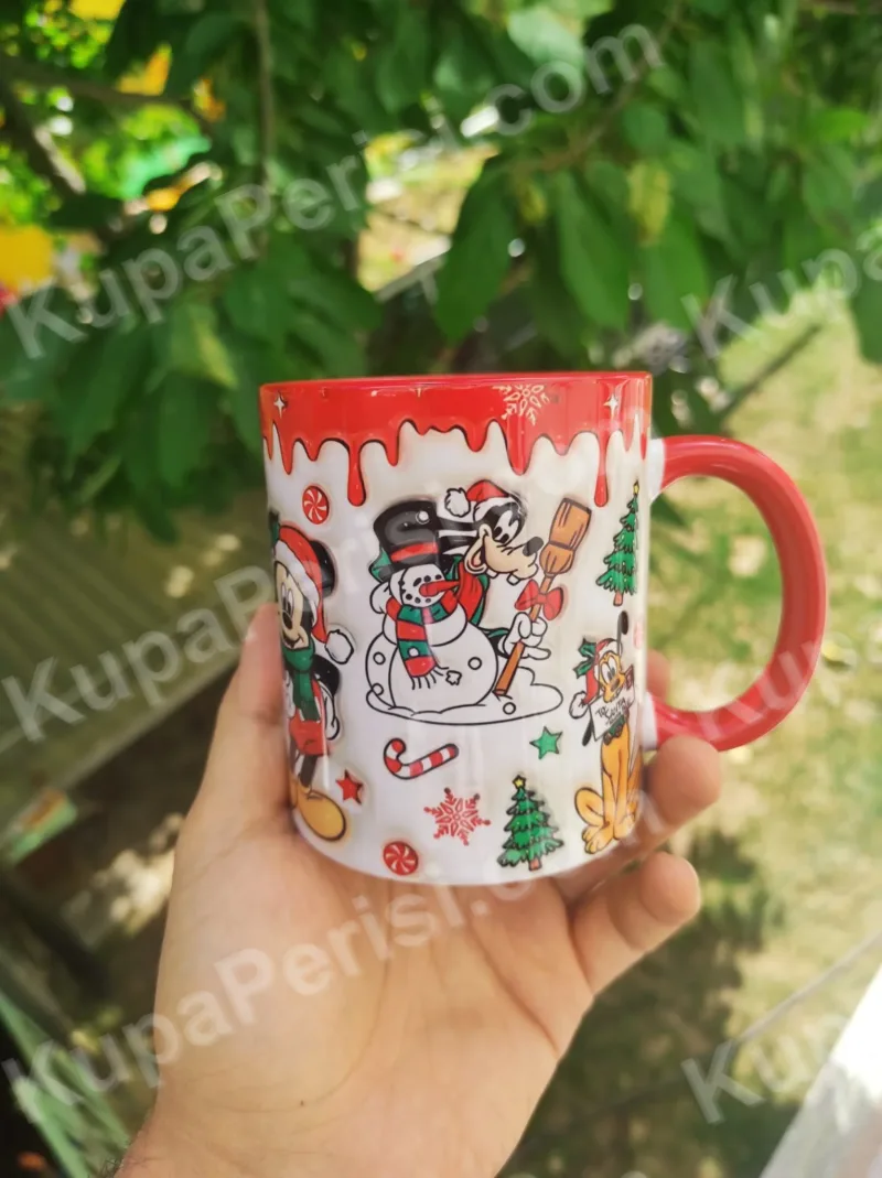 Minnie Daisy Neşeli Yılbaşı Kabartmalı Kupa - Detay Görseli 3