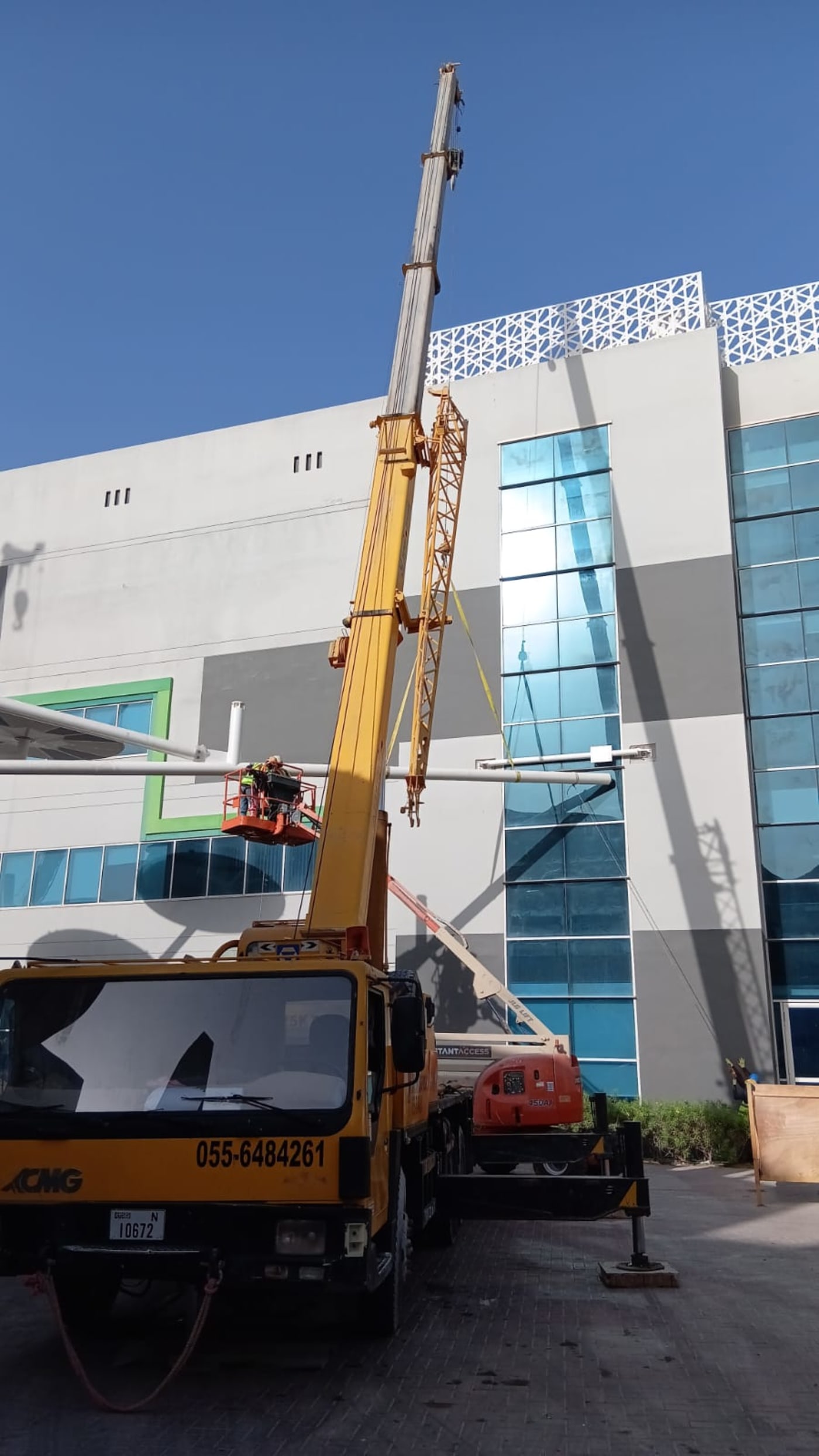 Client-supplied mobile crane work image for 200 Ton Mobile Crane Rental