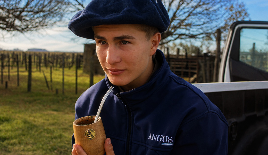 Indumentaria Angus × Cardon: camperas, pantalones, remeras y camisas