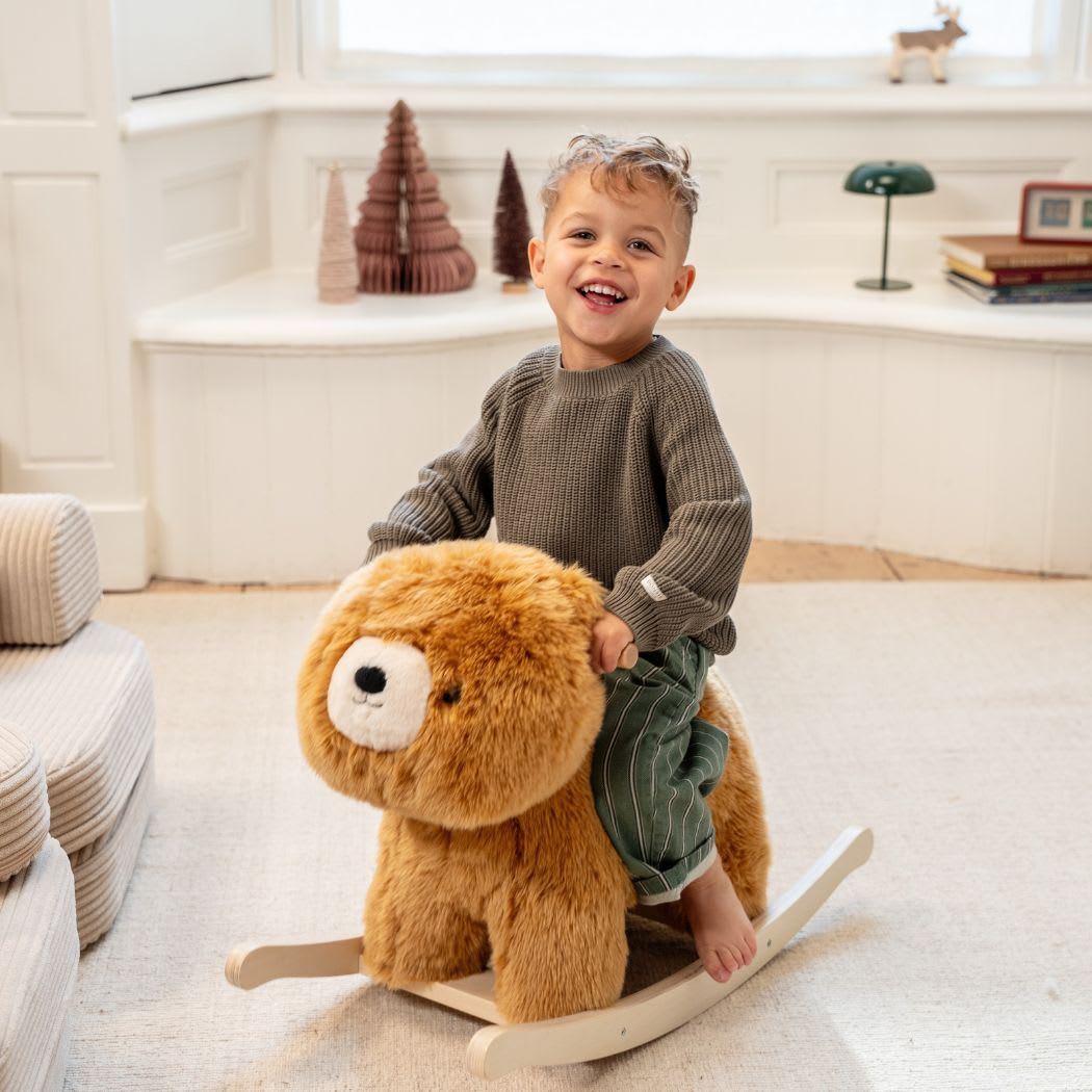 Les meilleurs jouets et cadeaux pour un enfant de 2 ans : pourquoi choisir un cheval à bascule