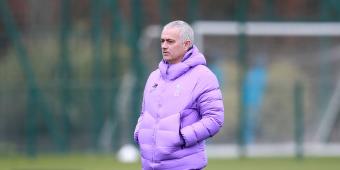 Coronavirus: Sadiq Khan blasts Jose Mourinho after Spurs players train in park despite lockdown
