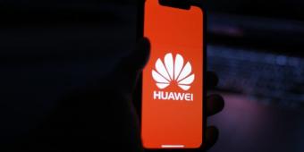 Tory MPs tell Boris Johnson Huawei’s role in UK telecoms should end ‘altogether’ as decision looms