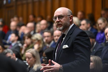 Senior Labour MP Says UK Must Not Repeat North Sea Oil Mistakes With AI Wealth