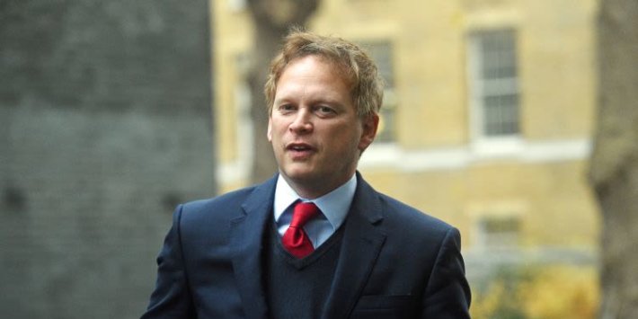 İşçi, Müzisyenlerin Karşılaştığı Brexit Sonrası Tur Engellerine Hükümetin Tepkisinin Bir 'Hakaret' Olduğunu Söyledi