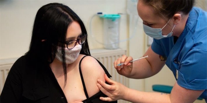 Under-30s In The UK Will Be Offered An Alternative To The Oxford/AstraZeneca Vaccine As Rare Blood Clot Link Can't Be Ruled Out 2 Under-30s In The UK Will Be Offered An Alternative To The Oxford/AstraZeneca Vaccine As Rare Blood Clot Link Can't Be Ruled Out