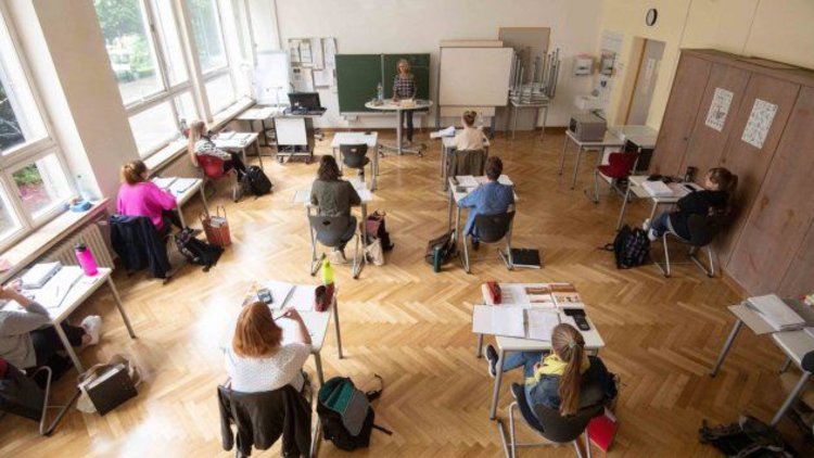 The Breakfast Briefing: Back to school bust-up as lockdown eased across England