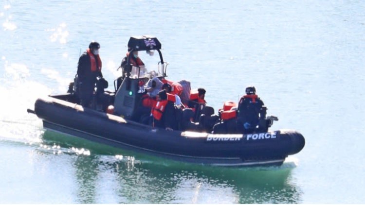 Immigration minister heads to Paris amid Tory pressure over migrant crossings